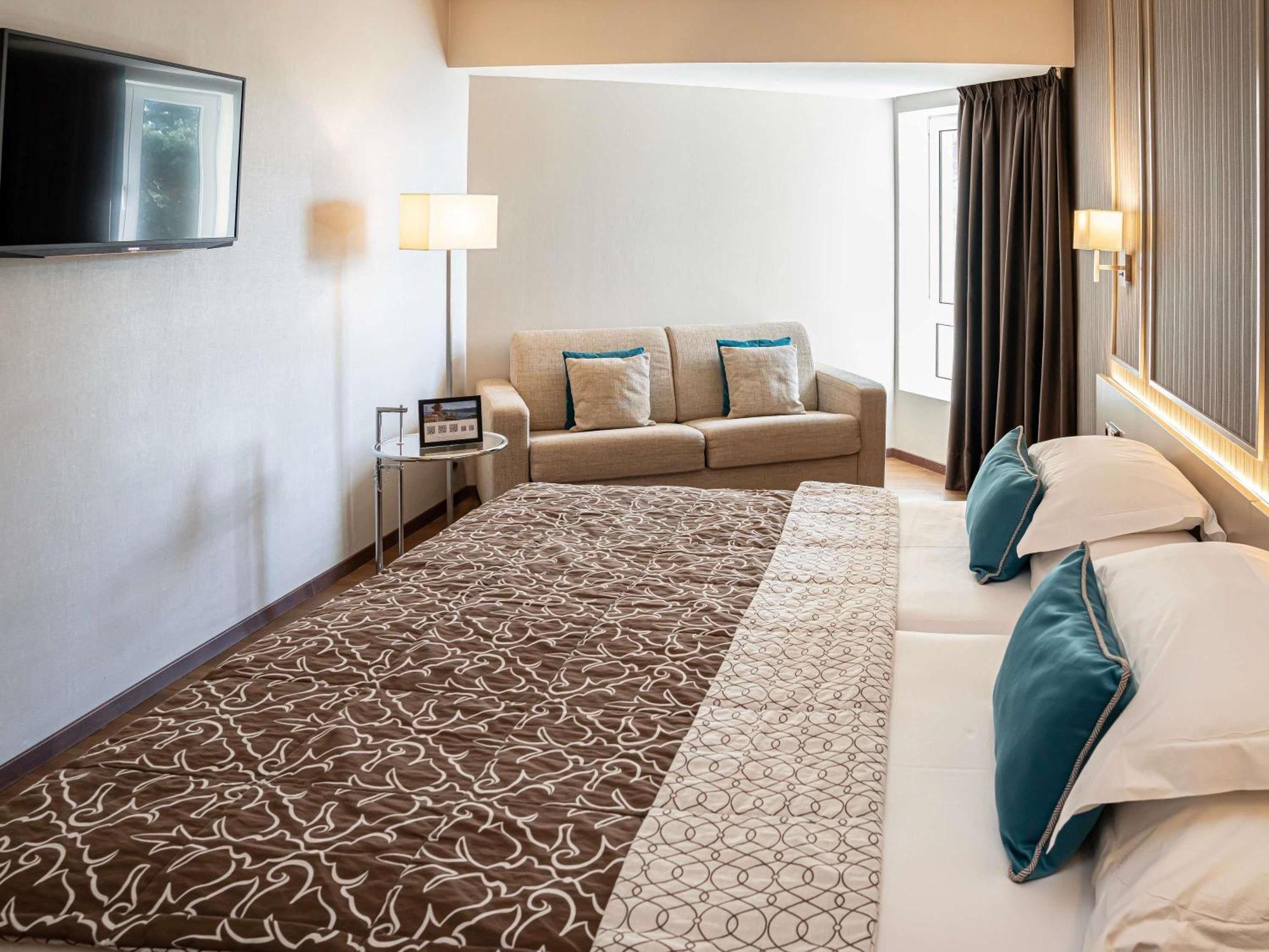 Standard Twin Room with Sofa and mountain view,1704871072:JPEG